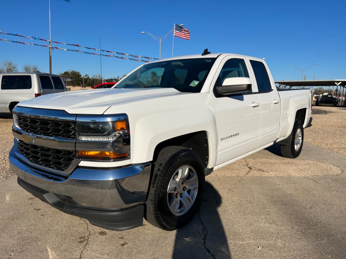 2017 White /Gray Chevrolet Silverado 1500 LT (1GCRCREC7HZ) with an 5.3L V8 engine, Automatic transmission, located at 4520 Airline Hwy, Baton Rouge, LA, 70805, (225) 357-1497, 30.509325, -91.145432 - 2017 Chevy Silverado Double Cab 5.3 V8 Gas, 6 1/2 Ft Bed, 187K Miles, Power Windows, Locks & Mirrors, Backup Camera. NO IN HOUSE FINANCING. FOR INFO PLEASE CONTACT JEFF AT 225 357-1497 CHECK OUT OUR A+ RATING WITH THE BETTER BUSINESS BUREAU WE HAVE BEEN A FAMILY OWNED AND OPERATED BUSINESS AT THE SA - Photo#0